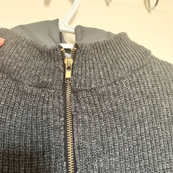 Knitted sweater with hoodie - Picture 5 of 8